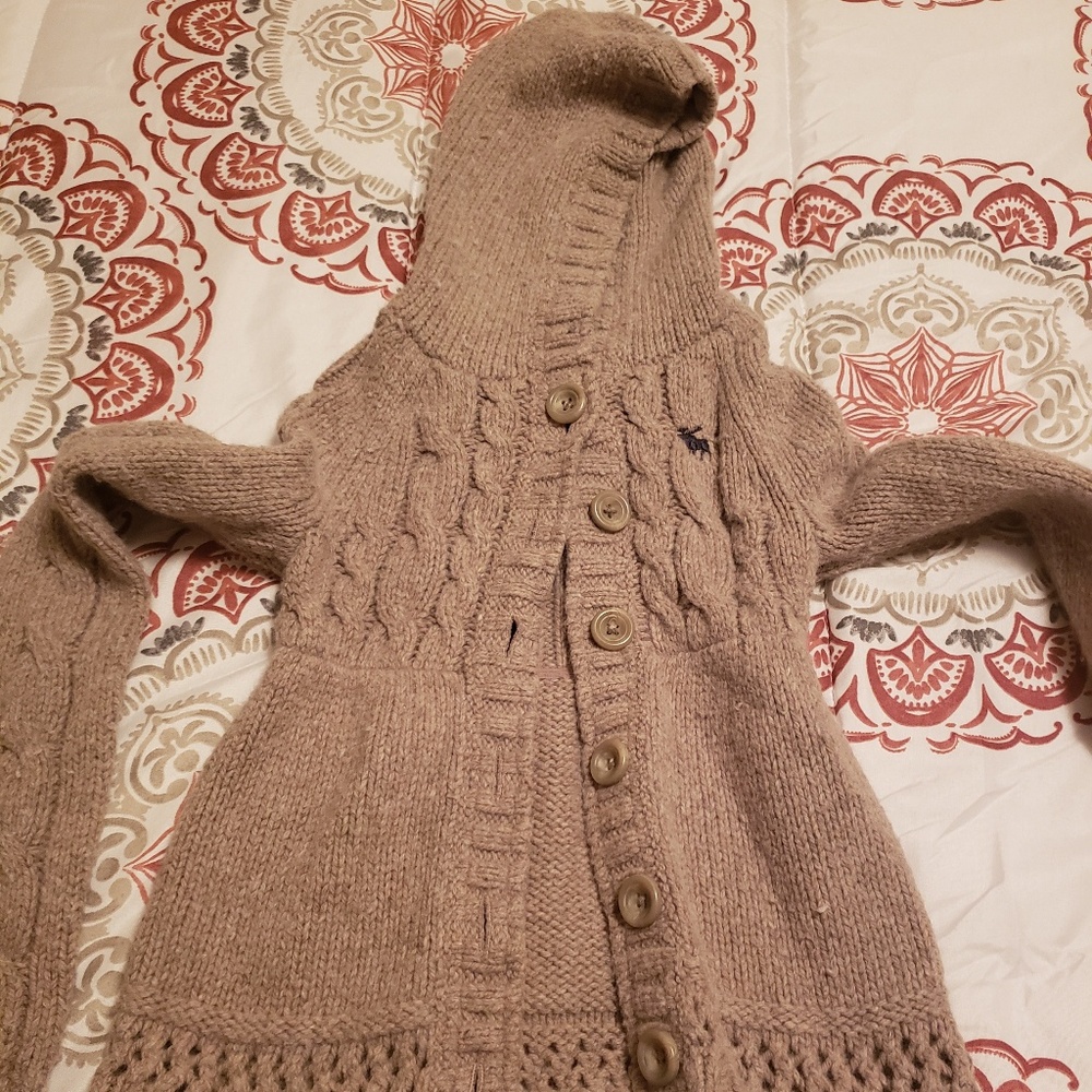 Girls sweater.